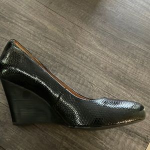Reposh! Clarks artisan wedges, size 6.5